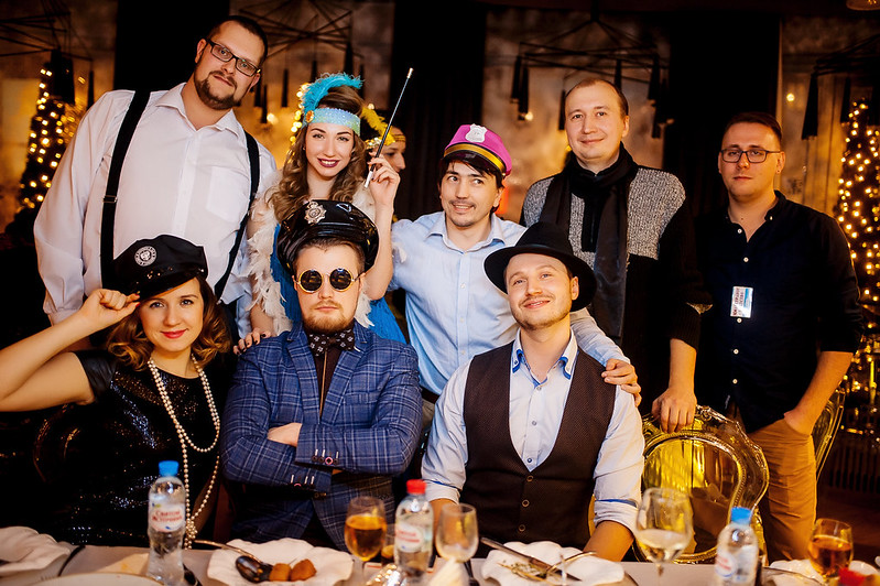 Команда компании празднует Новый год в ресторане Благовещенске