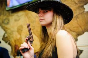 Персонаж квеста — прекрасный ковбой Молли Динс В ролевом квесте «Где-то на Диком Западе» ковбоями могут быть не только парни!